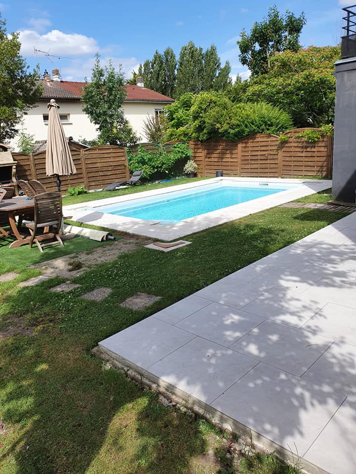 Construction de piscine, margelle en carrelage et terrasse assortie - Andernos-les-Bains - KSEP maçon-pisciniste